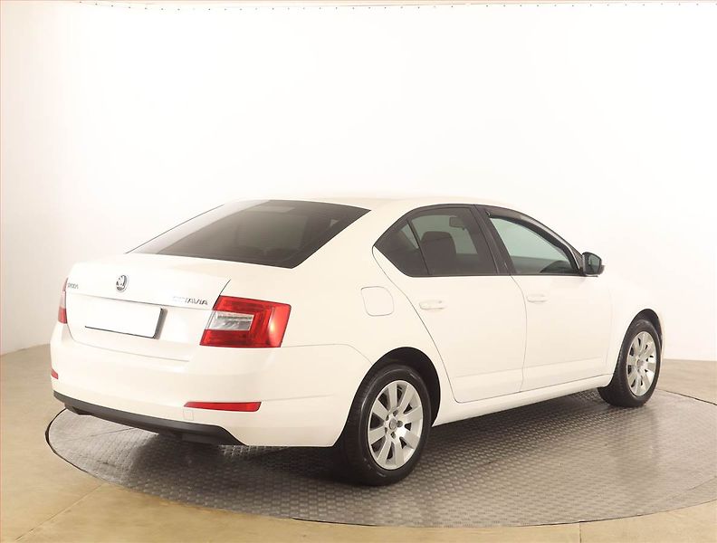 Škoda Octavia (2013) Ambition 1.6 TDI, Tempomat - fotka 5 z 15