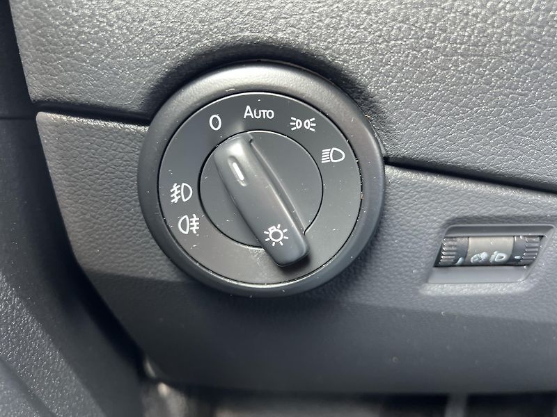 Volkswagen Multivan 2.0TDi 110kw 7MÍST TAŽNÉ ALU - fotka 13 z 38