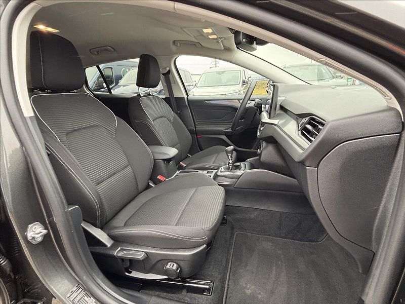 Ford Focus 1,5 EcoBlue 88kW Titanium - fotka 15 z 30