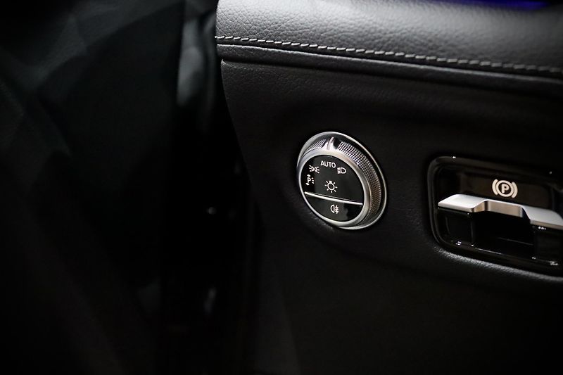 Mercedes-Benz EQS 450 4Matic AMG Line - fotka 24 z 36