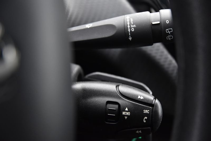 Peugeot 2008 1.2, KLIMATIZACE, TEMPOMAT - fotka 12 z 36