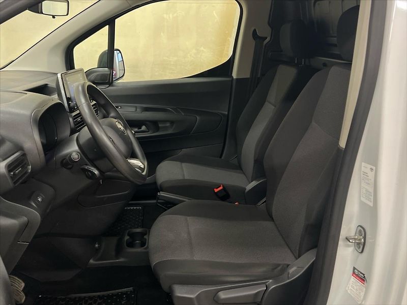 Toyota ProAce City 1,5 D-4D 75kW ACTIVE - fotka 11 z 22