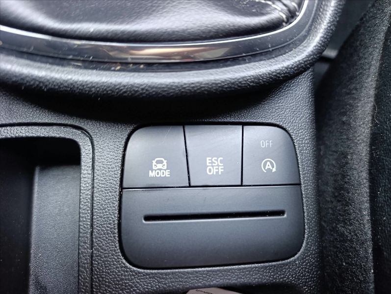 Ford Fiesta 1,5 ST 147kW Kamera Navi Recar - fotka 31 z 34