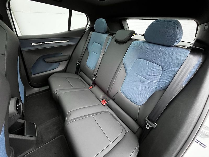 Volvo EX30 Ultra Twin Motor 315kW - fotka 20 z 26