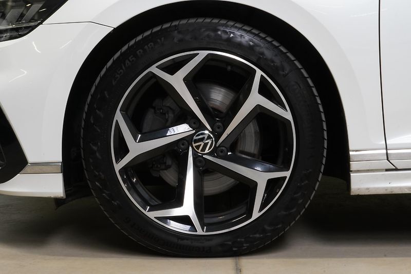 Volkswagen Passat 2.0TDI 147kW,4mot,R-LINE,tažné - fotka 13 z 31