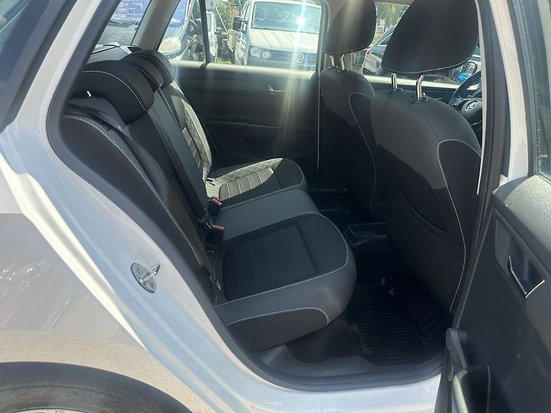 Škoda Fabia 1.0 TSI 70kW Ambition Combi - fotka 20 z 23