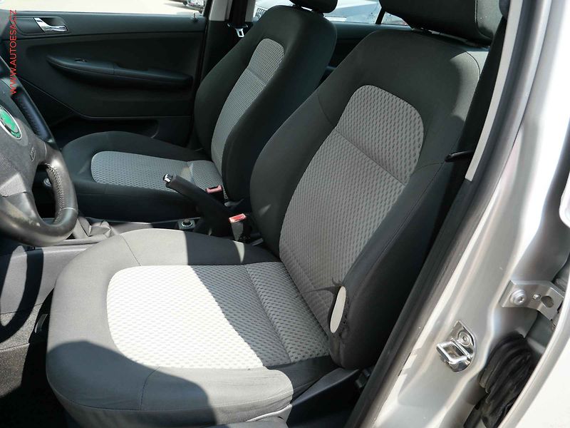 Škoda Fabia (2004) 1.4 MPi, 2.maj,ČR, Park čidla - fotka 9 z 16