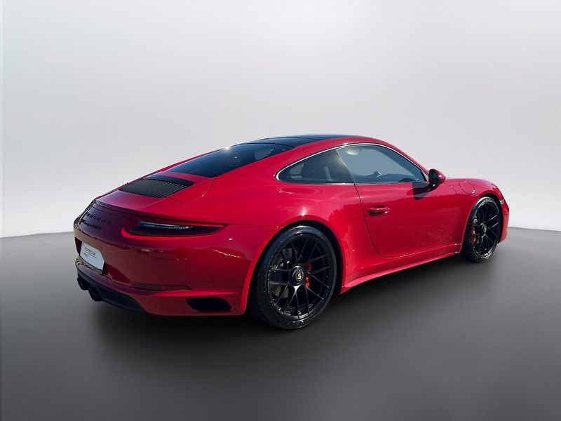Porsche 911 Carrera 4 GTS Coupe - fotka 8 z 29