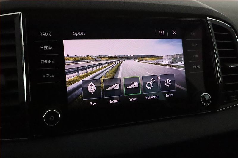 Škoda Karoq (2018) 2.0 TDI, 4X4, Kůže, Navi - fotka 12 z 20