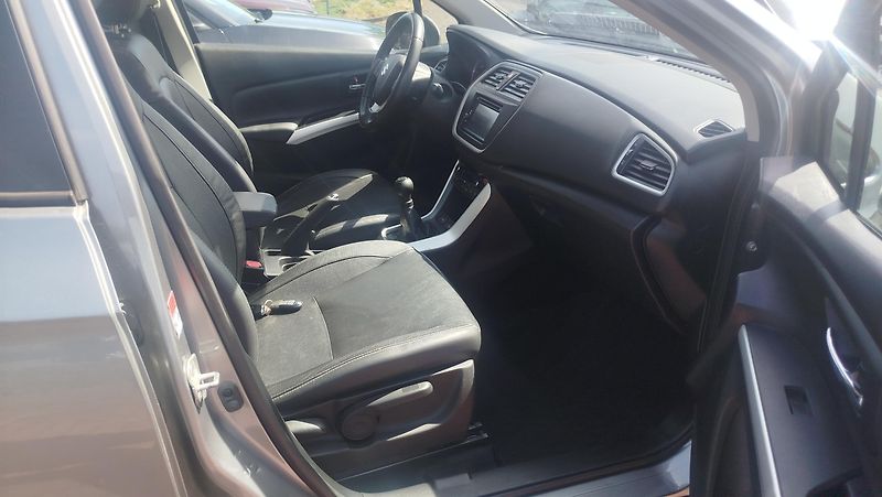 Suzuki SX4 S-Cross (2015) 1.6 16v AllGrip  - fotka 22 z 35
