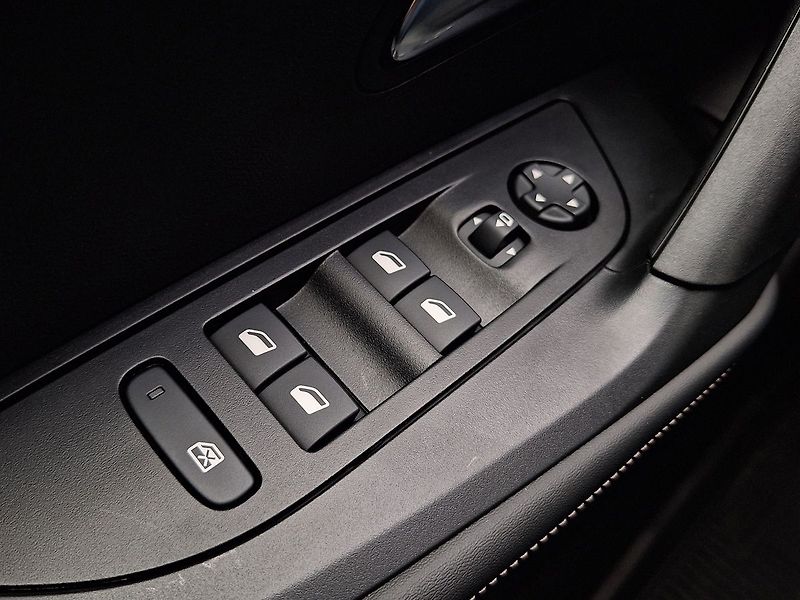 Peugeot 2008 (2026) ALLURE Hybrid 145 e-DCS6 - fotka 22 z 22