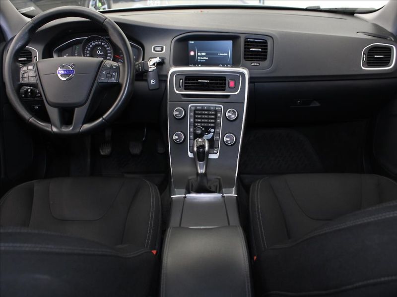 Volvo S60 2,0 D3 110kW MT NAVI Light ČR - fotka 8 z 18