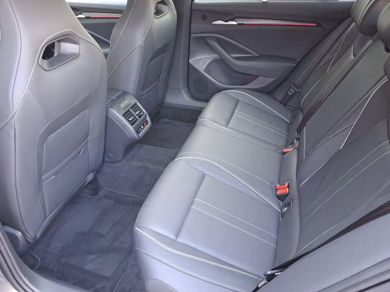 Škoda Superb (2025) Combi iV SportLine DSG 1,5TSi - fotka 7 z 35