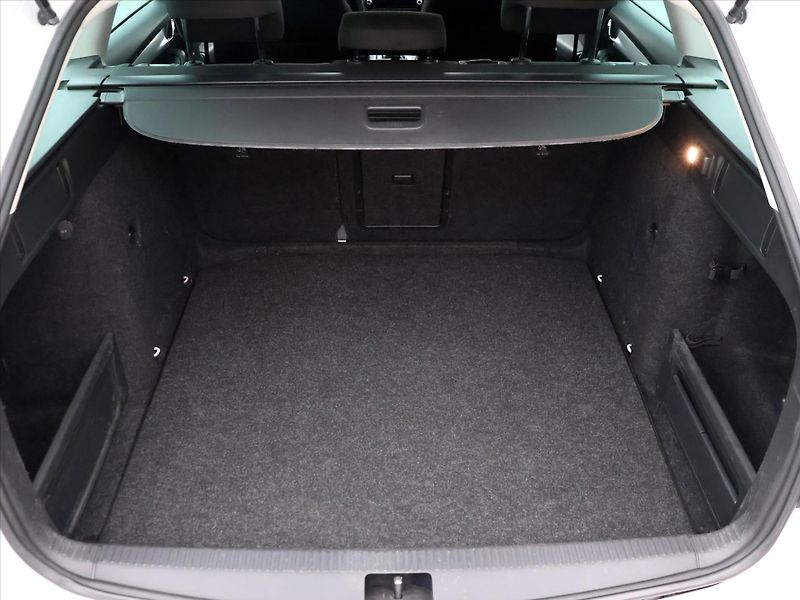 Škoda Octavia 1,6 TDI Ambition LED Navi - fotka 10 z 30