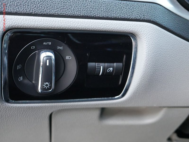 Škoda Superb (2013) 2.0 TDi 4x4, ČR, DSG, bixen - fotka 14 z 17