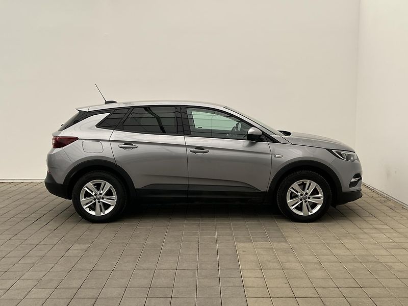 Opel Grandland 1.2 TURBO Edition - fotka 6 z 33