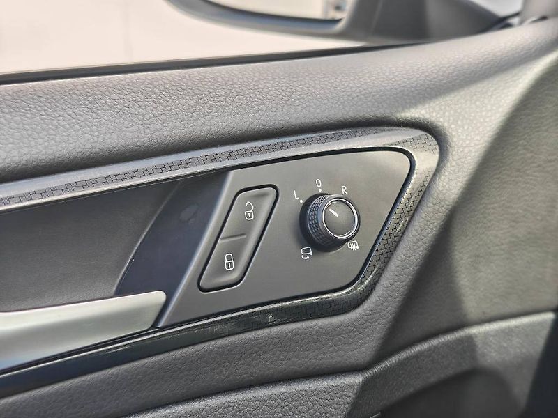 Volkswagen Golf R  4M 2,0TSi - fotka 21 z 24