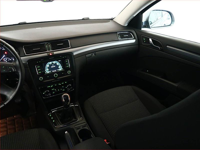 Škoda Superb (2012) 1.6 TDI, Navi, Tempomat - fotka 8 z 15