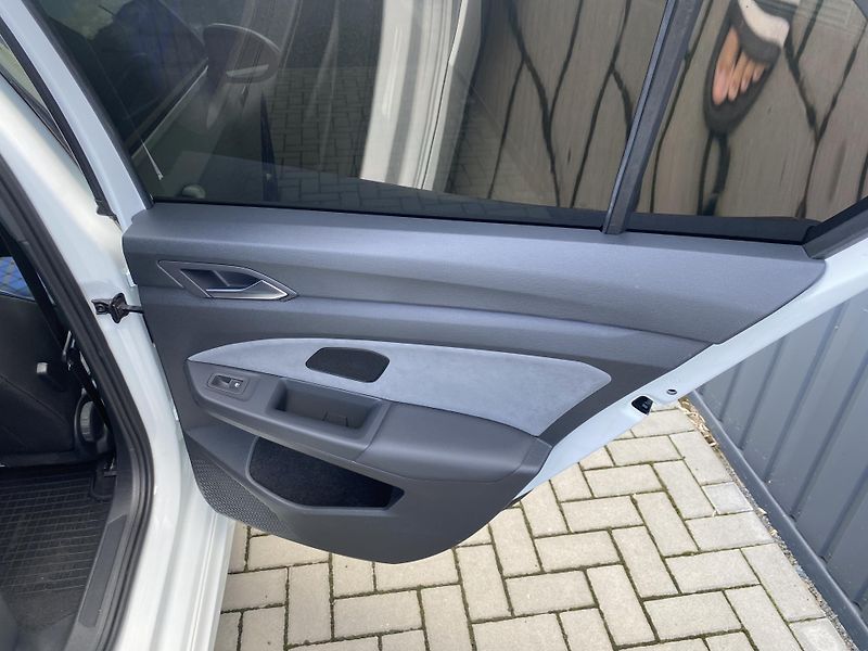 Volkswagen Golf 2.0 TSI 235kW-R-PERFORMANCE - fotka 38 z 41