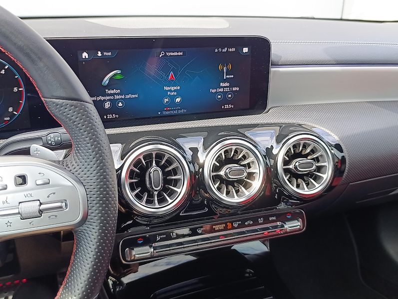 Mercedes-Benz CLA 220d AMG ČR PANO  - fotka 24 z 35