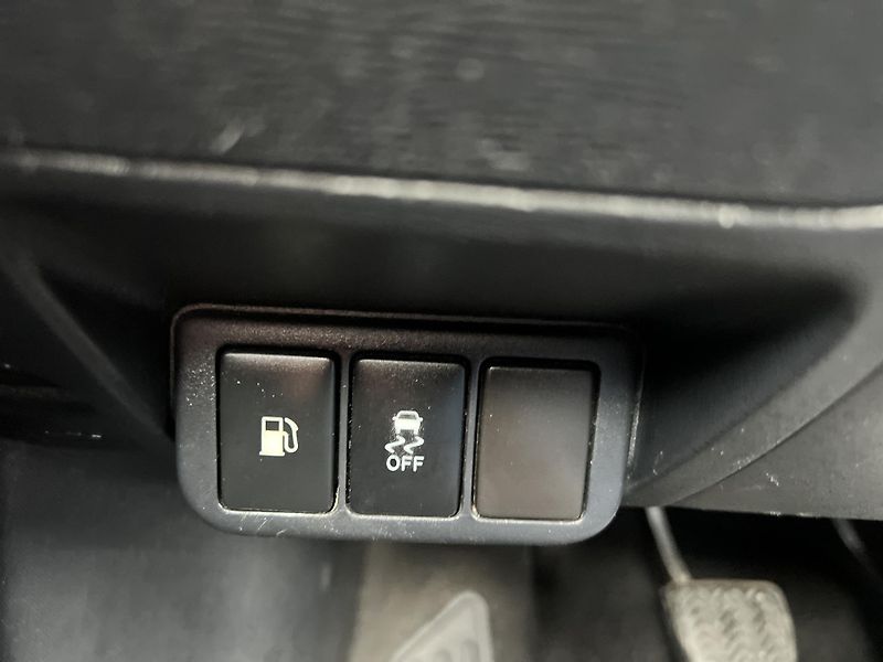 Toyota Avensis SOL 1.8 VVT-i NAVI KLIMA ALU - fotka 13 z 45