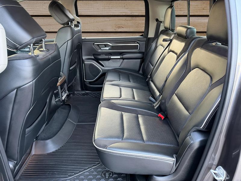 Dodge RAM (2022) +LARAMIE+VZDUCH+RAMBOX+HEMI+ - fotka 16 z 25