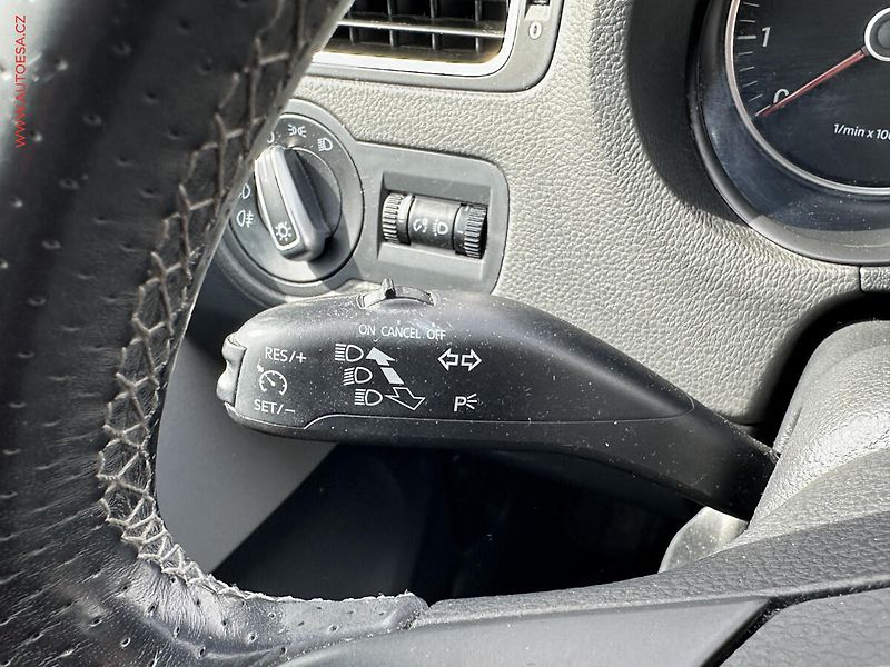 Volkswagen Polo (2011) 1.4 i, AC, temp - fotka 13 z 19