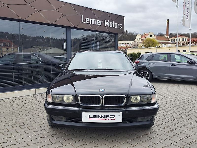 BMW Řada 7 728i/142kW E38 AT - fotka 2 z 25