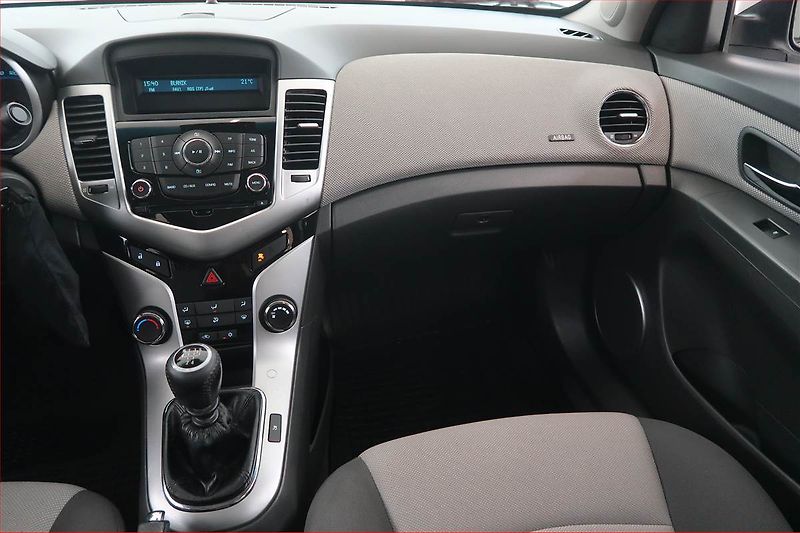 Chevrolet Cruze (2009) 1.6 i 16V, ČR,1.maj - fotka 8 z 16