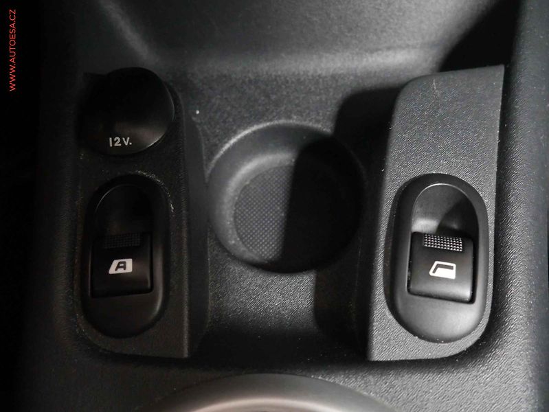 Citroën C3 (2009) 1.4 i, AC, tažné - fotka 16 z 16