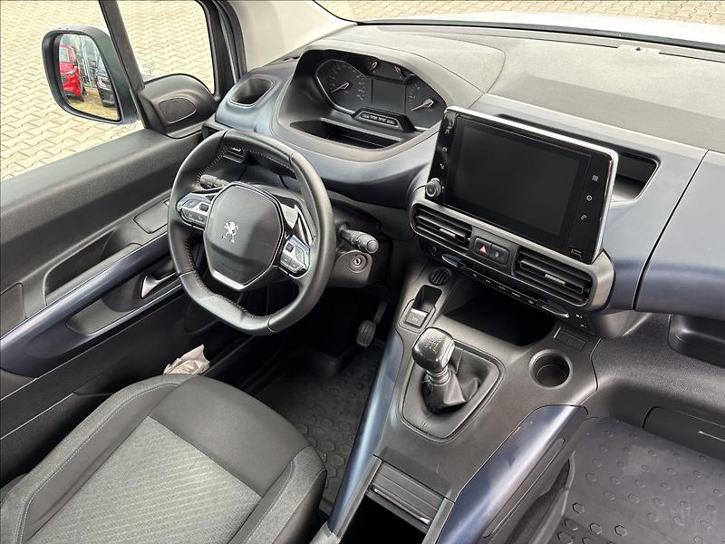 Peugeot Rifter 1,5 Bluehdi 75kW Allure - fotka 19 z 39