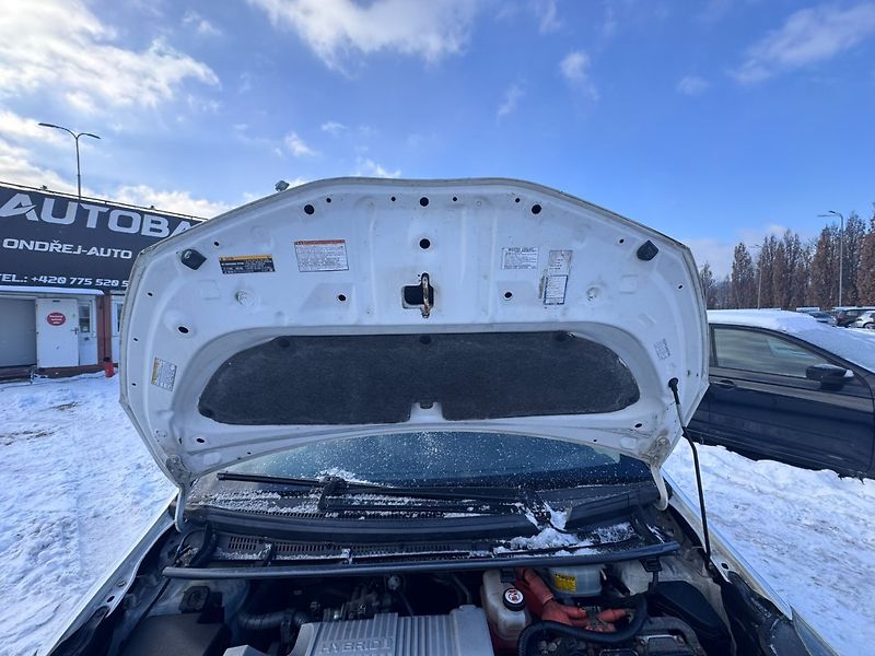 Toyota Yaris (2016) HYBRID 1,5 54 KW STK AUTOMAT - fotka 38 z 38
