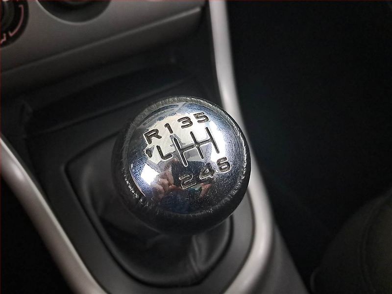 Peugeot 308 (2010) 1.6 HDi, 7 míst, nová STK - fotka 13 z 16