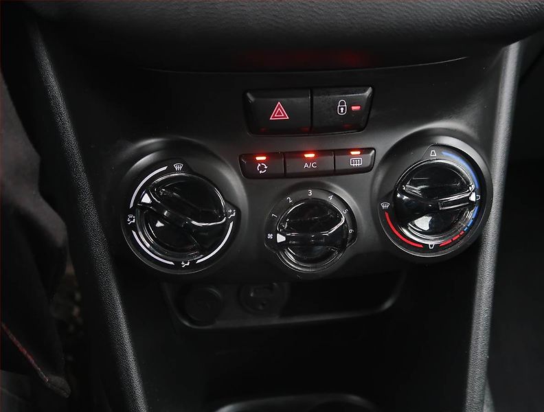Peugeot 208 (2016) 1.6 BlueHDi, Tempomat - fotka 16 z 21