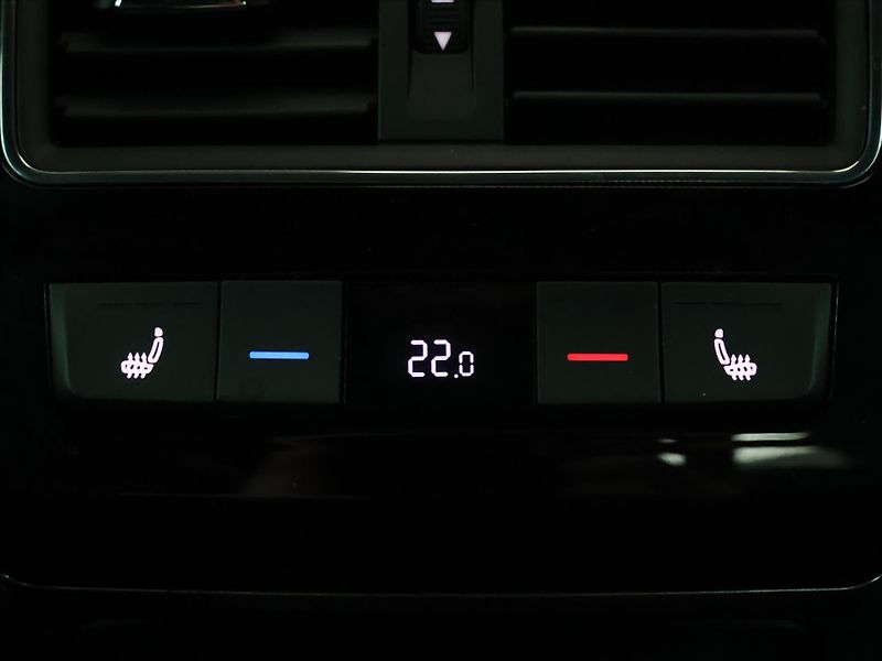 Škoda Superb 1,8 TSI DSG CZ Sportline pano - fotka 24 z 33