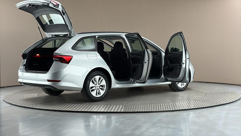 Škoda Octavia 2.0 TDI Ambition Combi - fotka 6 z 25