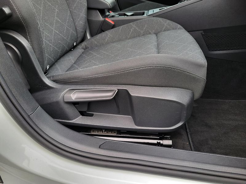 Volkswagen Golf Variant 2.0 TDi BMT 85kW LIFE - fotka 29 z 49