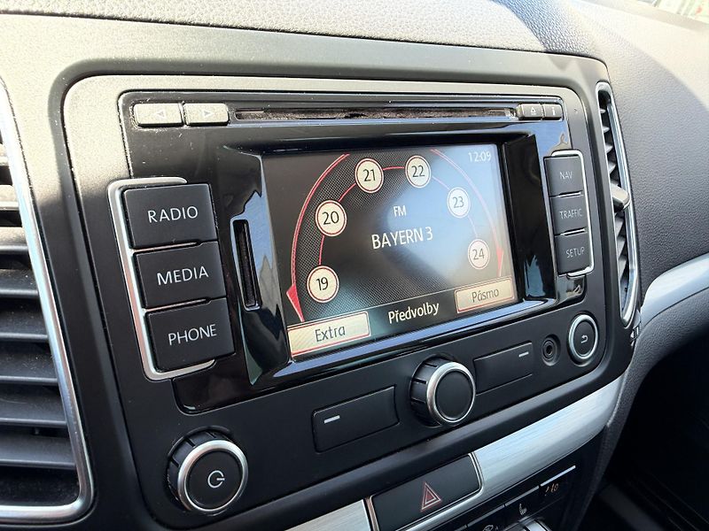 Volkswagen Sharan (2015) 2.0TDI 103kW DSG 7M EL. DVĚŘE - fotka 36 z 41