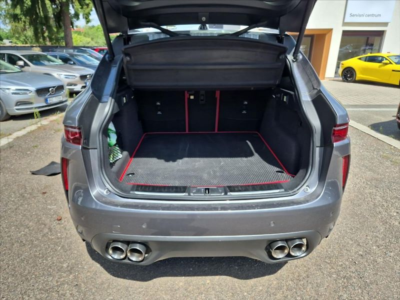 Jaguar F-Pace 5,0 V8 AWD SVR 405 kW - fotka 12 z 20