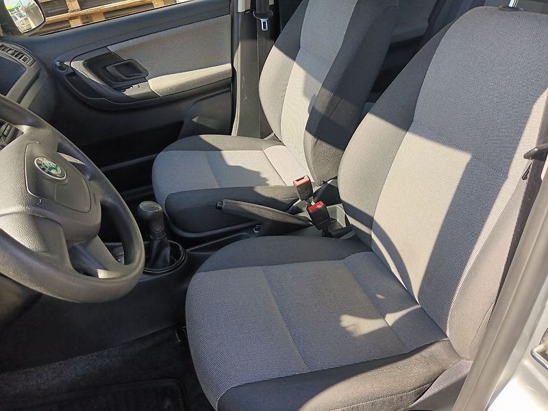 Škoda Fabia 1.4 16V Combi  Cool - fotka 11 z 26