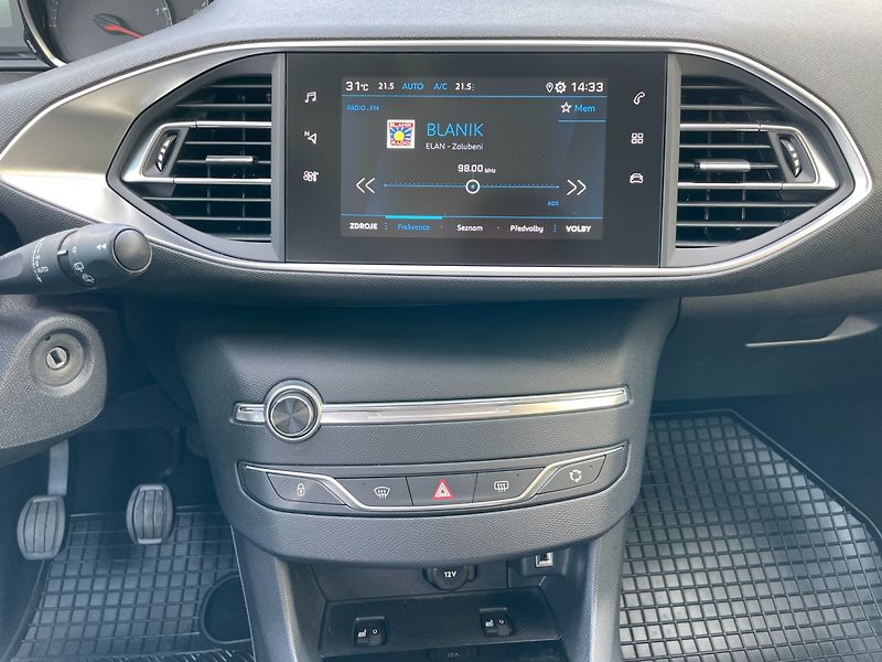 Peugeot 308 (2020) Com. 1.5HDi ČR! 1.maj.! - fotka 13 z 31