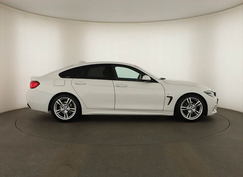 BMW Řada 4 (2020) M Paket 420i - fotka 6 z 20
