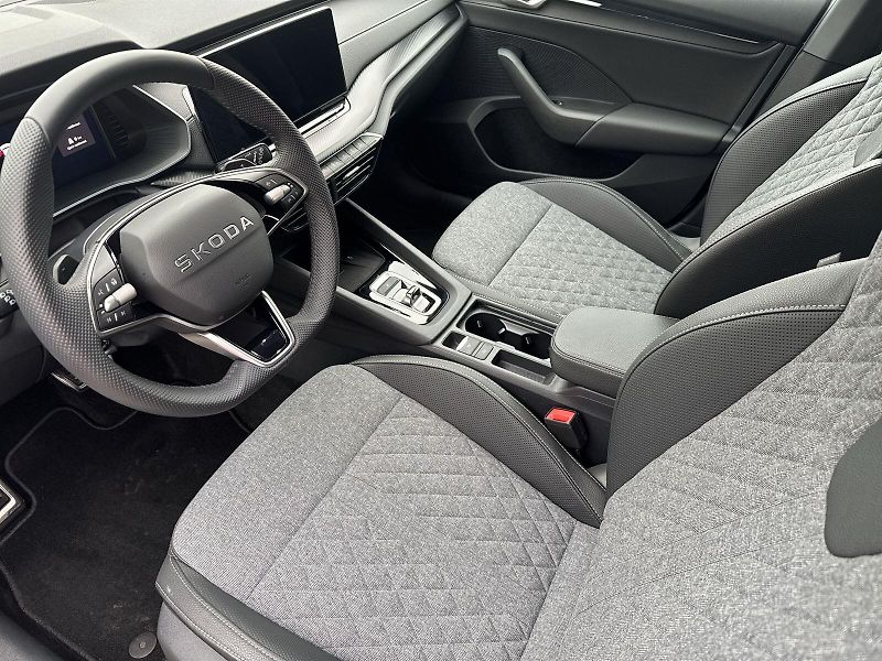 Škoda Octavia (2025) Combi 2.0 TDi DSG Sportline - fotka 7 z 36