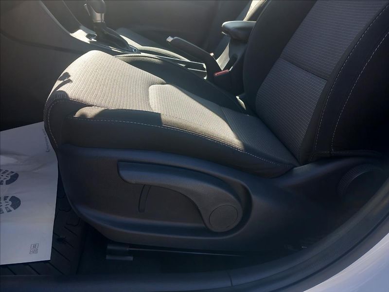 Hyundai i30 1,0 T-GDI COMFORT DCT - fotka 17 z 20