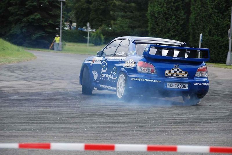 Jiří Hladík se svým zbrusu novým vozem Renault Clio Rally5 Phase II.