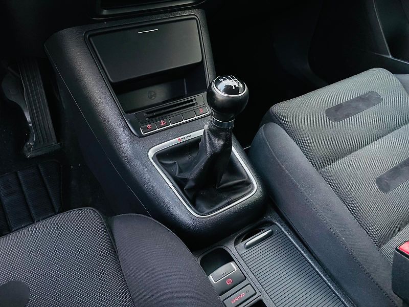 Volkswagen Tiguan 2.0TDI 4x4 MAN SERVISKA TAŽNÉ - fotka 31 z 45