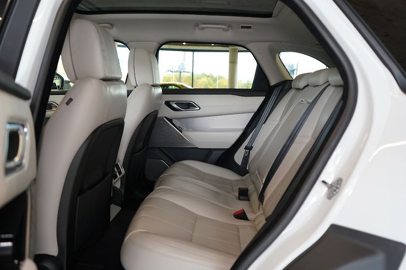 Land Rover Range Rover Velar R-Dynamic HSE, Masáž, Vzduch - fotka 43 z 46