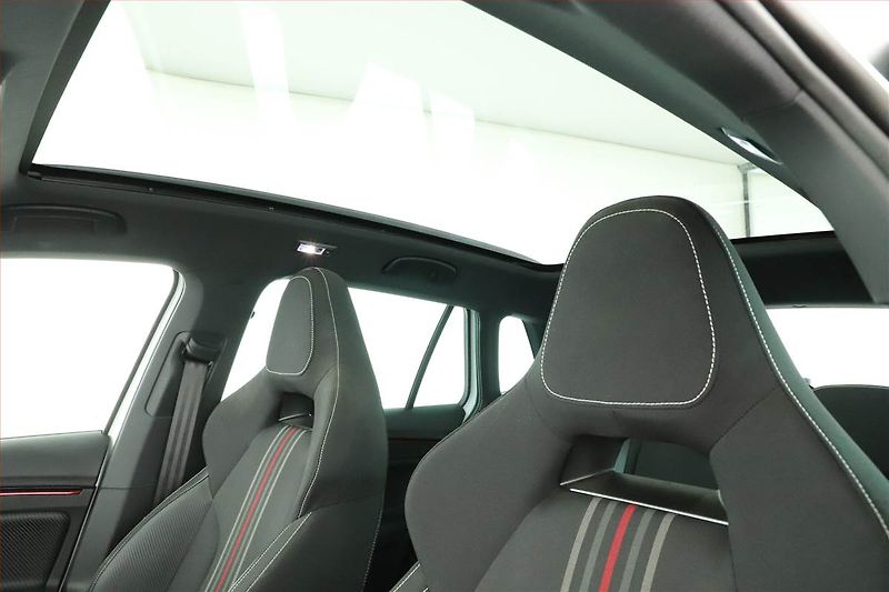 Škoda Kamiq (2025) 1.0 TSI, MONTE CARLO, KEYLESS - fotka 9 z 19