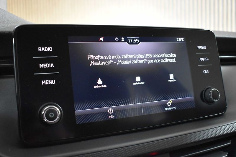 Škoda Scala 1.6 TDI 85kW ACC*Mirror Link* - fotka 20 z 32
