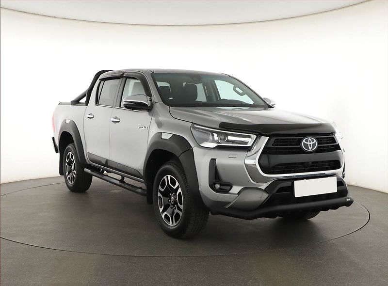 Toyota Hilux (2025) 2.8 D-4D MHEV - fotka 1 z 21